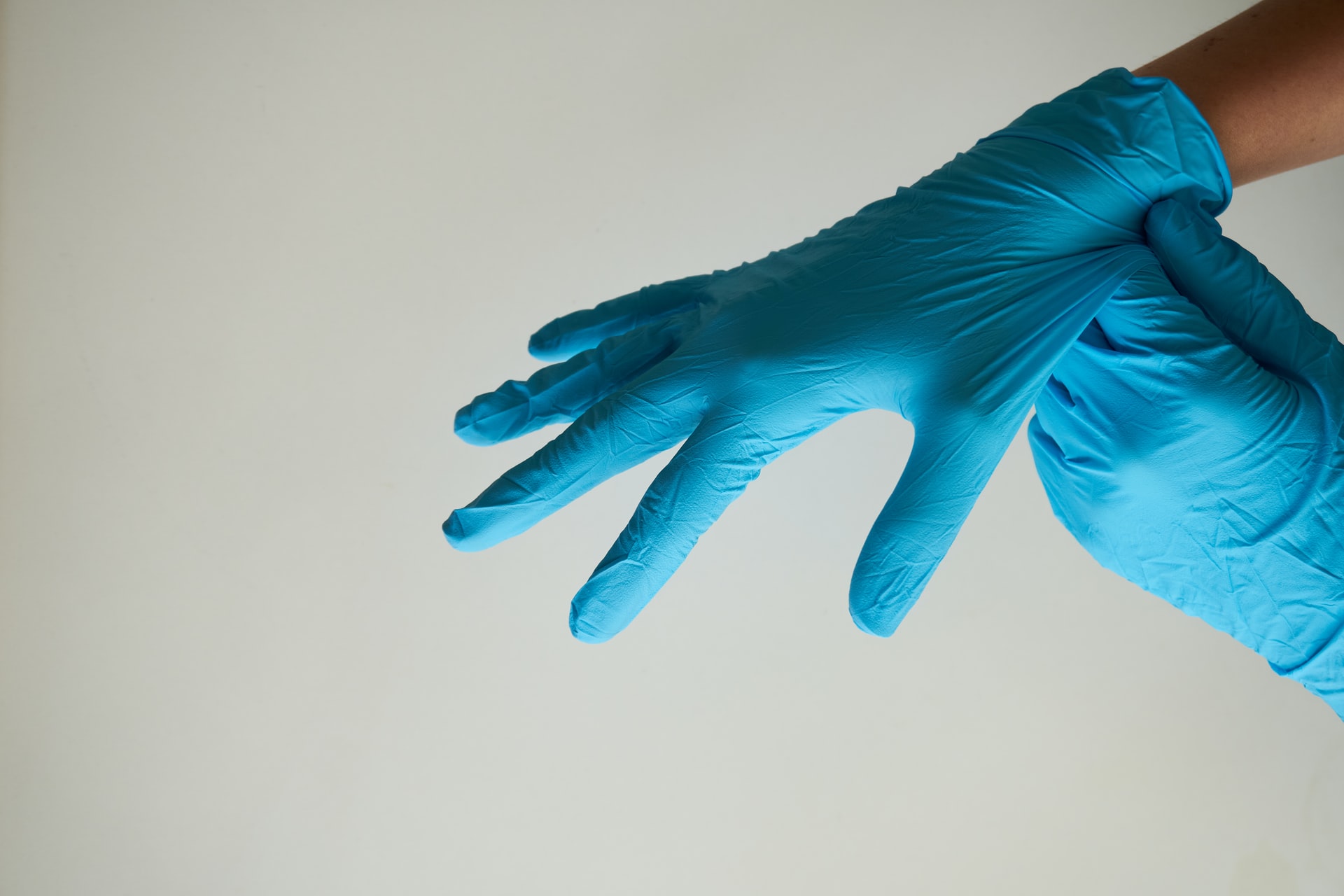 В Австралии представили «умные» перчатки для обучения хирургов